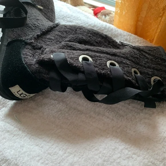 Uggs Heirloom boots - Picture 2 of 4